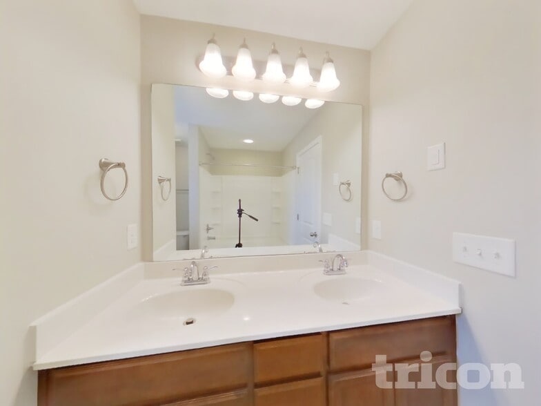 Building Photo - 7100 Colquitt Wy