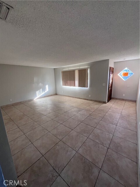 Building Photo - 43052 Charlton Ave