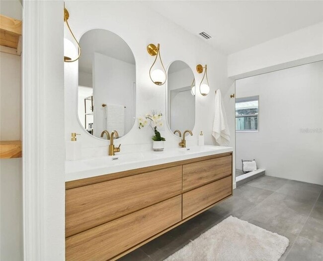 Building Photo - 1949 Dolphin Blvd S