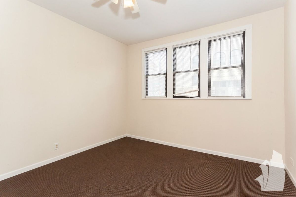 Building Photo - 2254 N Southport Ave