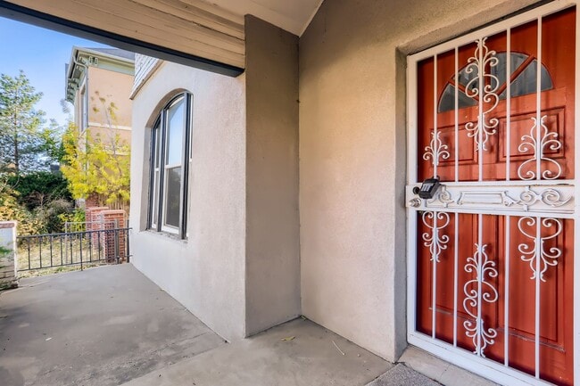 Building Photo - Stunning 4 bedroom, 4 bathroom home near Sloan's Lake!