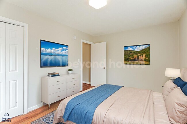 Building Photo - Professionally Renovated Brick Ranch with Designer Kitchen - Ready to Move-In!