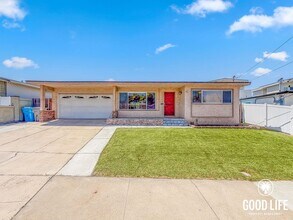 Building Photo - SD: 2BD/1BA Home in La Mesa with Turf Yards, Large Backyard, W/D & 2-Car Garage