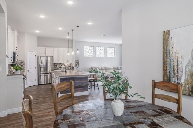 Building Photo - 505 Saturnia Dr