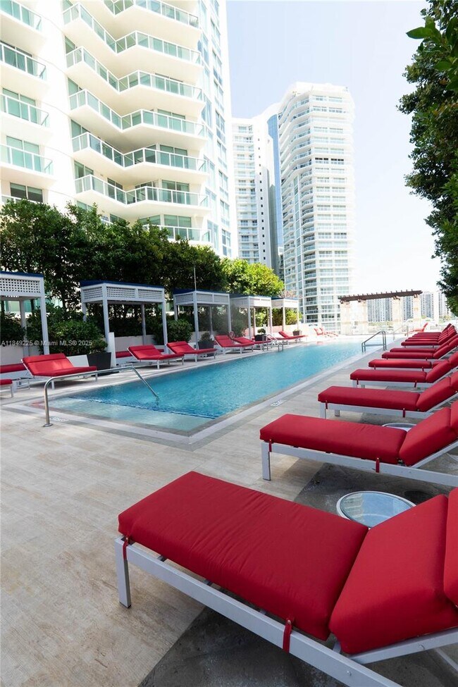 Building Photo - 150 Sunny Isles Blvd