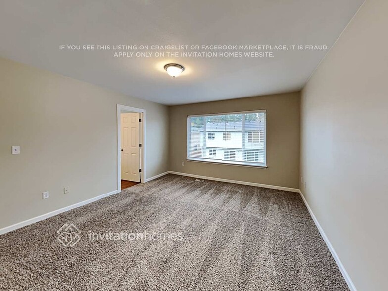 Building Photo - 1527 185th St E