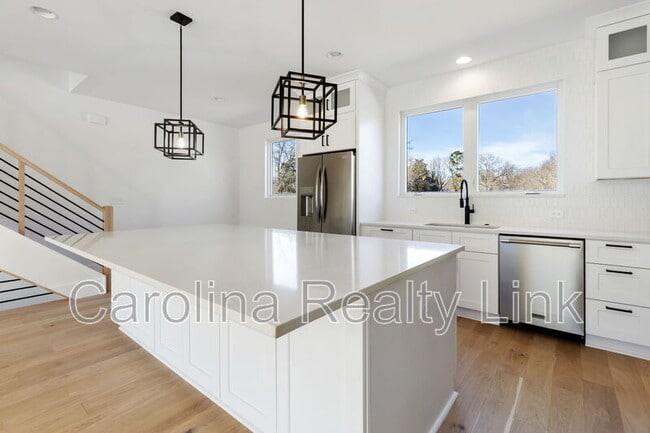 Building Photo - 3521 Avalon Ave