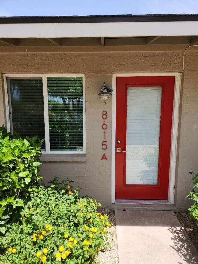 Building Photo - South Scottsdale Studio Casita w/ Private Patio | 4 Weeks Free | Remodeled Quartz & Stainless Kit...