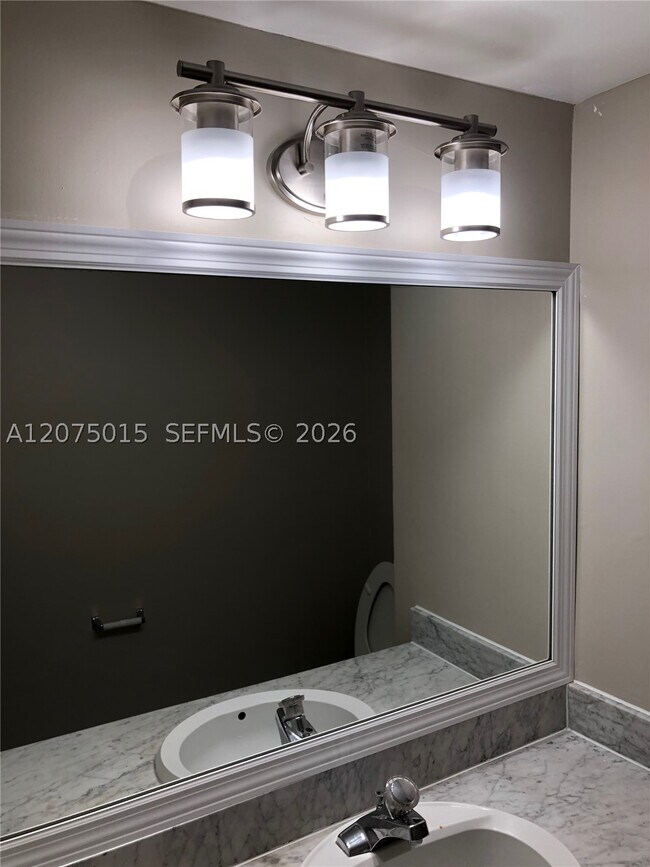 Building Photo - 1300 NE Miami Gardens Dr