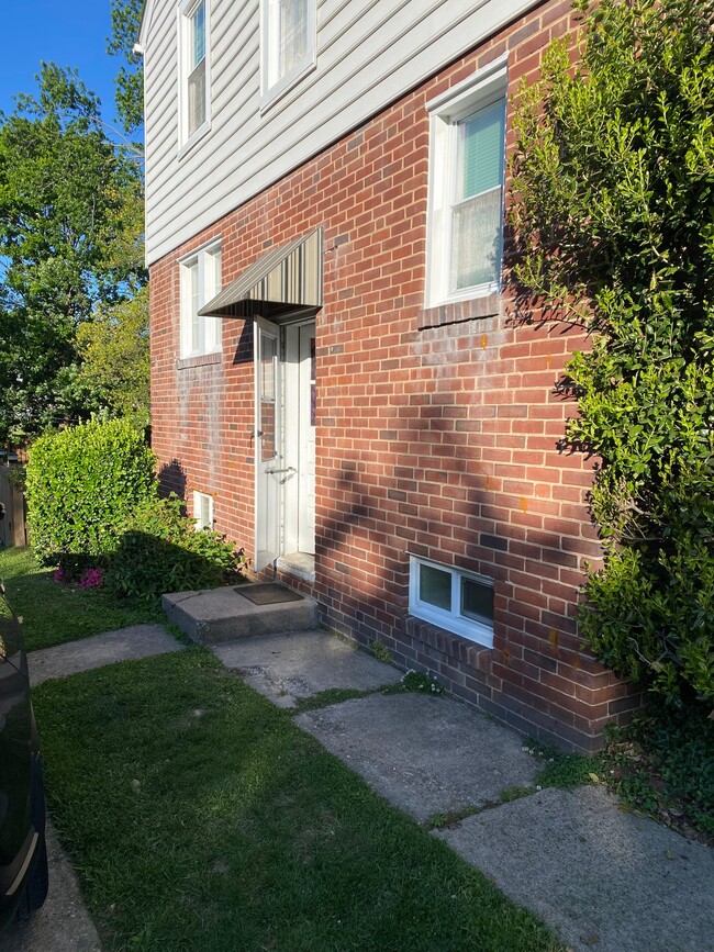 Building Photo - 1237 Circle Dr
