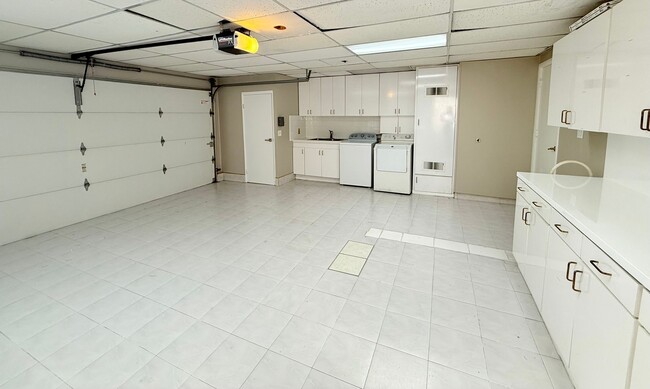 Building Photo - 5-Bedroom Carson 2-Story Home