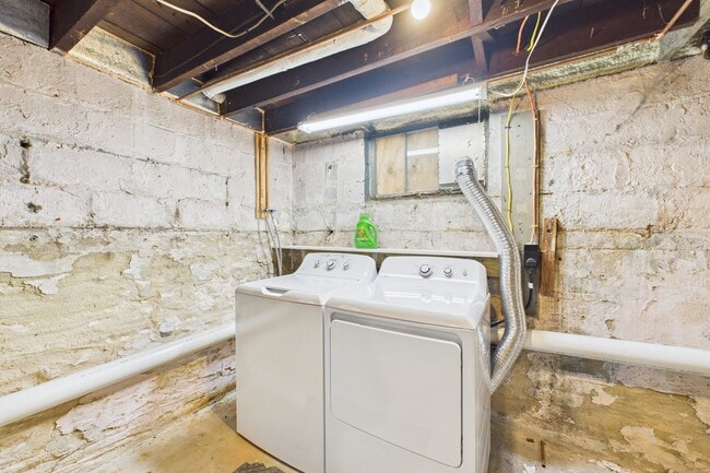 Building Photo - 263 Narragansett St