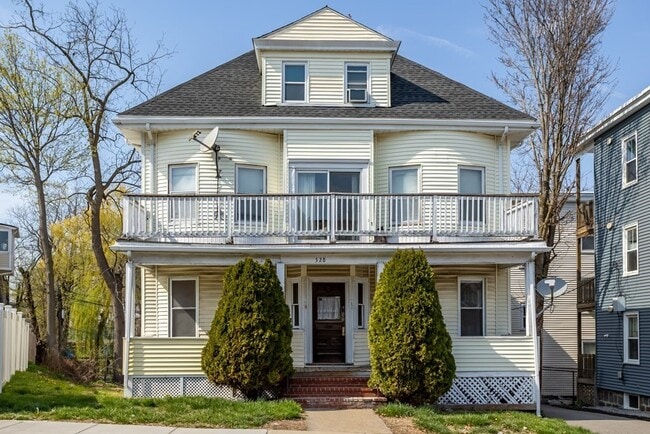 Building Photo - 324 Ashmont St
