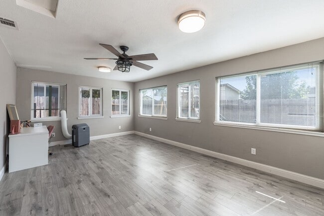 Building Photo - 10222 Sunol Way