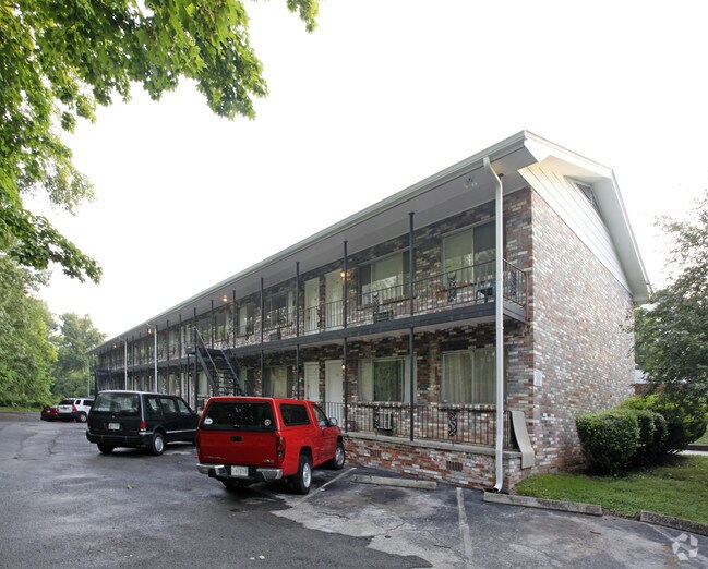 The Flats at The Pike 1501 Washington Pike Knoxville TN 37917