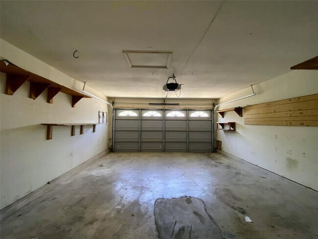Building Photo - 3215 Tree Grove Dr