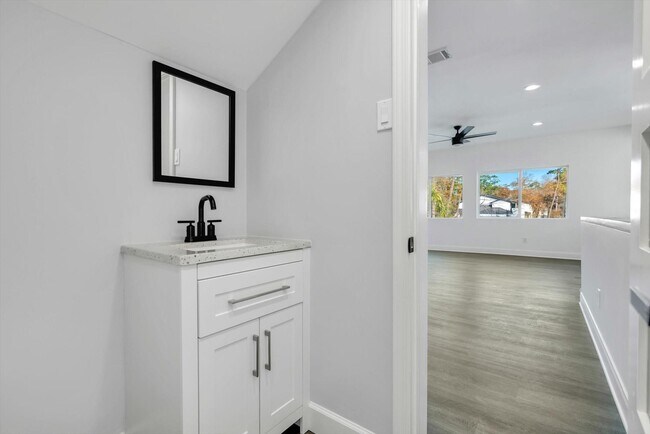 Building Photo - 12564 Memorial Dr