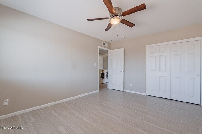 Building Photo - 1274 E Hermosa Dr