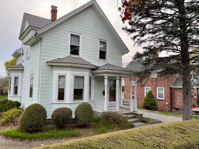 Primary Photo - 8 Meridian St