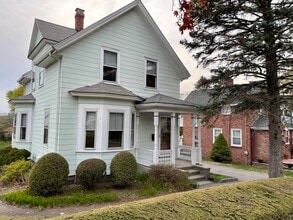 Building Photo - 8 Meridian St