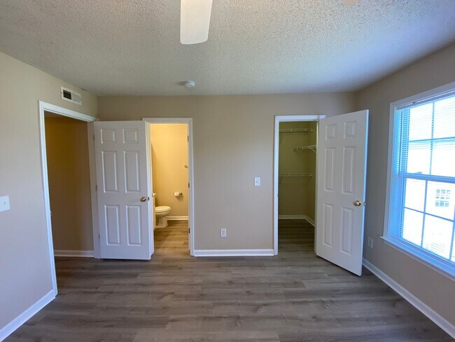 Building Photo - 533 Scholastic Ct