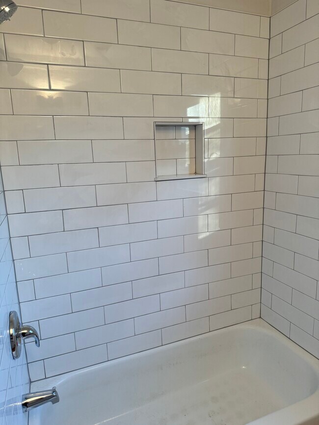 bathroom - 536 Janette Ave SW