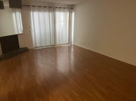 Building Photo - 15070 Victory Blvd
