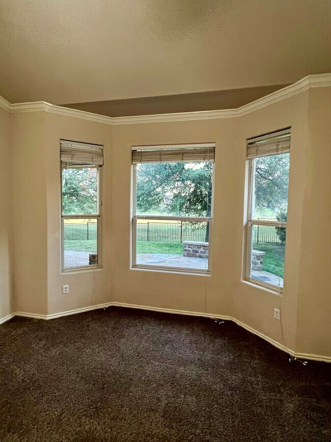 Building Photo - 1717 Woodvista Pl