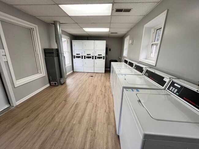 Building Photo - 156-364 Mayfield Ave-Mayfield Valpo 2/1