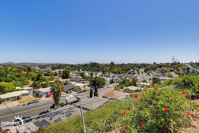 Building Photo - Enchanting 3Bdm 2Ba Home with Scenic Views in San Diego!