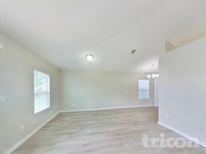 Building Photo - 12360 Anarania Dr