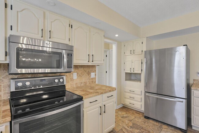 Building Photo - 2844 Wildwood Rd