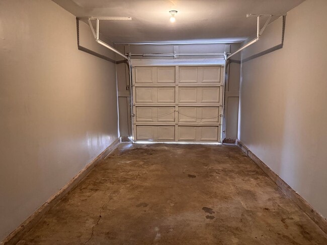 Building Photo - Property For Lease!