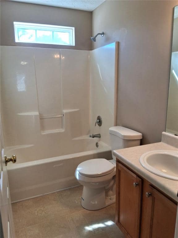 Building Photo - 130 Vinings Dr