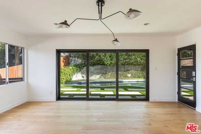 Building Photo - 3424 Primera Ave