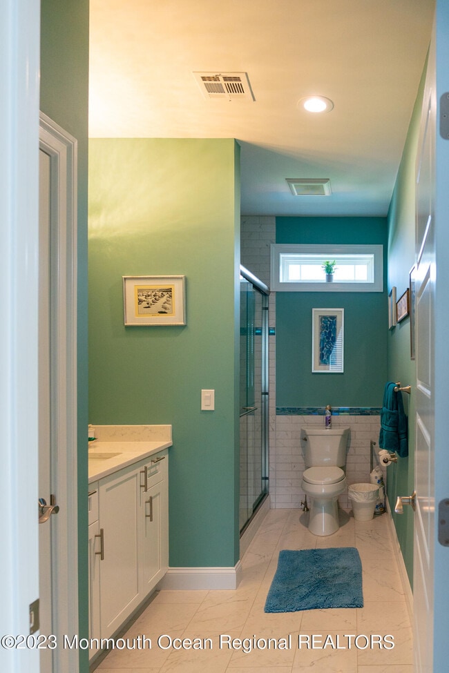 Building Photo - 18 Valentine St