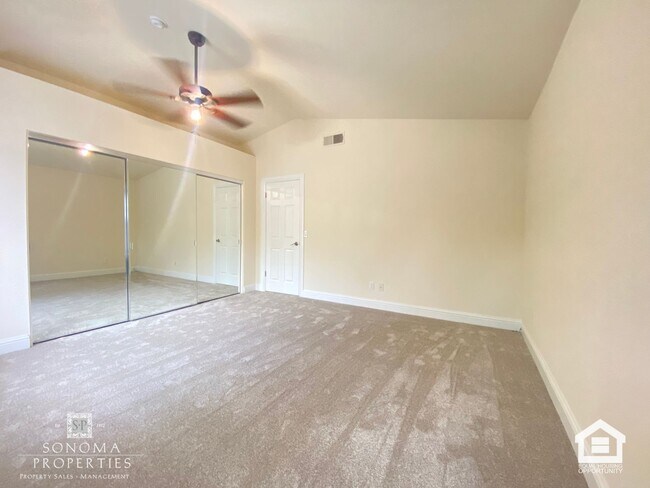 Building Photo - Lovely Updated 3BD/2.5BA Home Located In Fryer Creek!