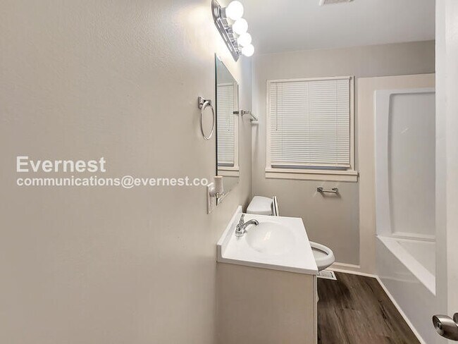 Building Photo - 3 Bed/2 Bath Home with Off-Street Parking / Pet-Friendly / Coming Soon!