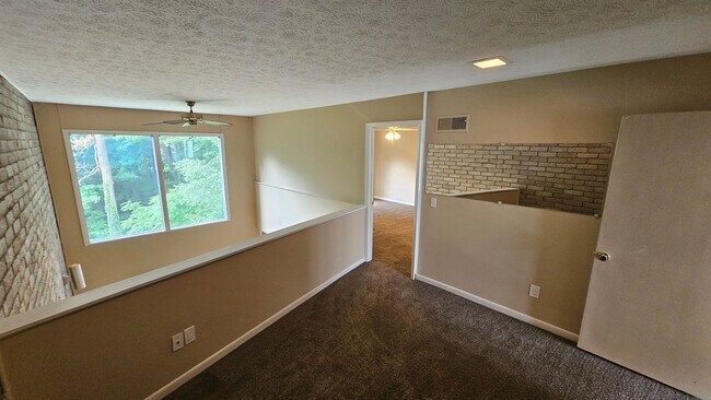 Building Photo - 557-559 Bailey Drive