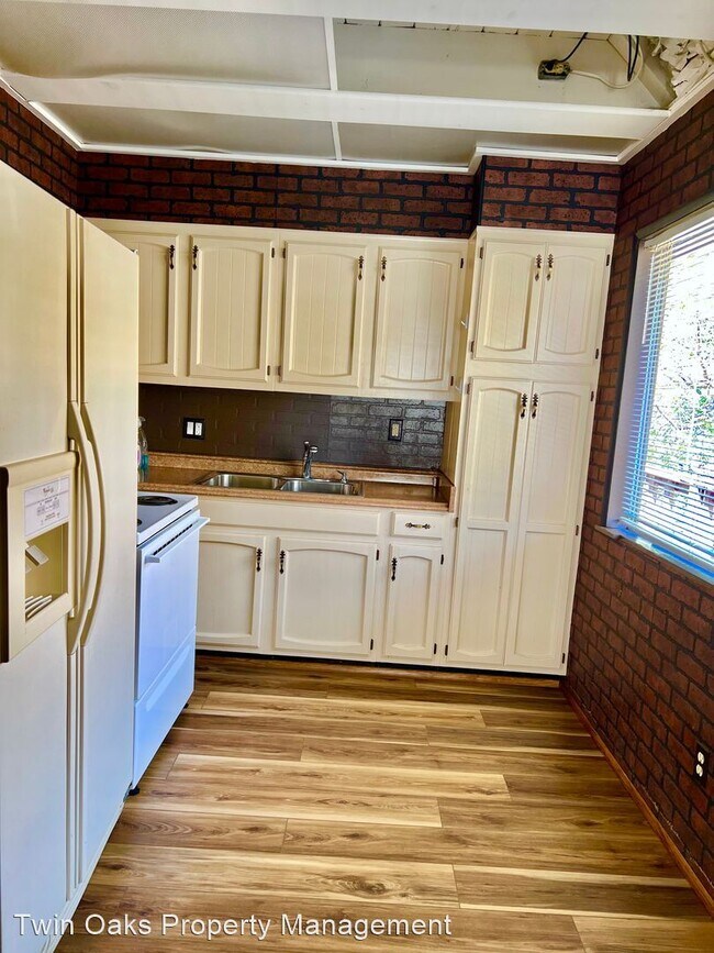 Building Photo - 2 br, 1 bath House - 6601 Lowry Lane