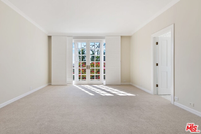 Building Photo - 360 Alma Real Dr