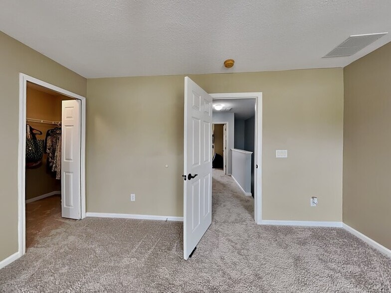 Building Photo - 16583 Cedar Crest Dr