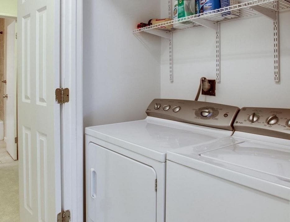 Full Size Washer and Dryer - 2681 Glengyle Dr