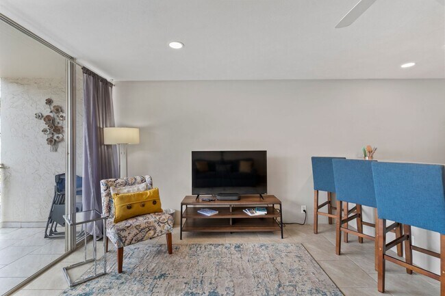 Building Photo - Full Ocean View, Fully Furnished Condo |Across from Surf Beach|Pool |Renovated |Heart of Kihei