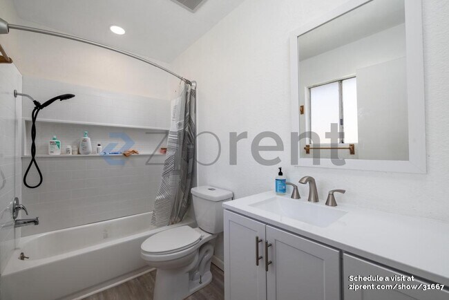 Building Photo - 1398 W Norwood St