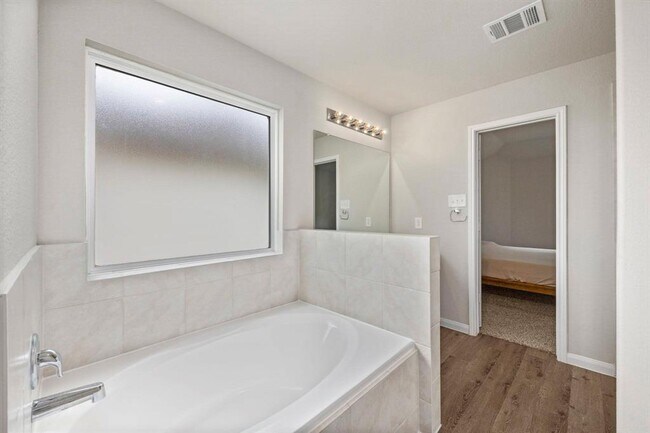 Building Photo - 2256 Raider Dr