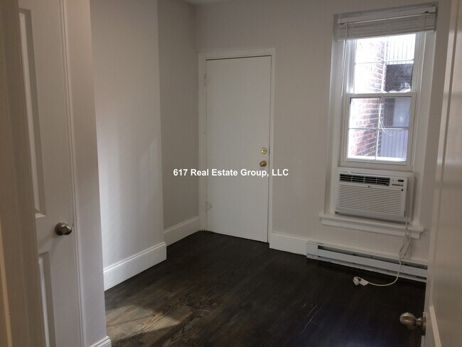 Building Photo - 52 Clearway St