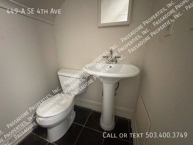 Building Photo - 449 SE 4th Ave