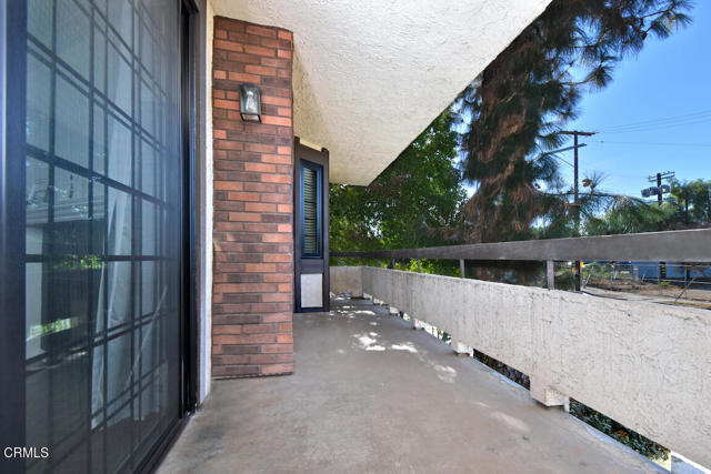 Building Photo - 5534 Encino Ave