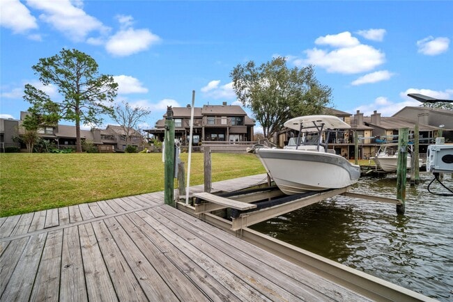 Building Photo - 2662 Sailboat Dr